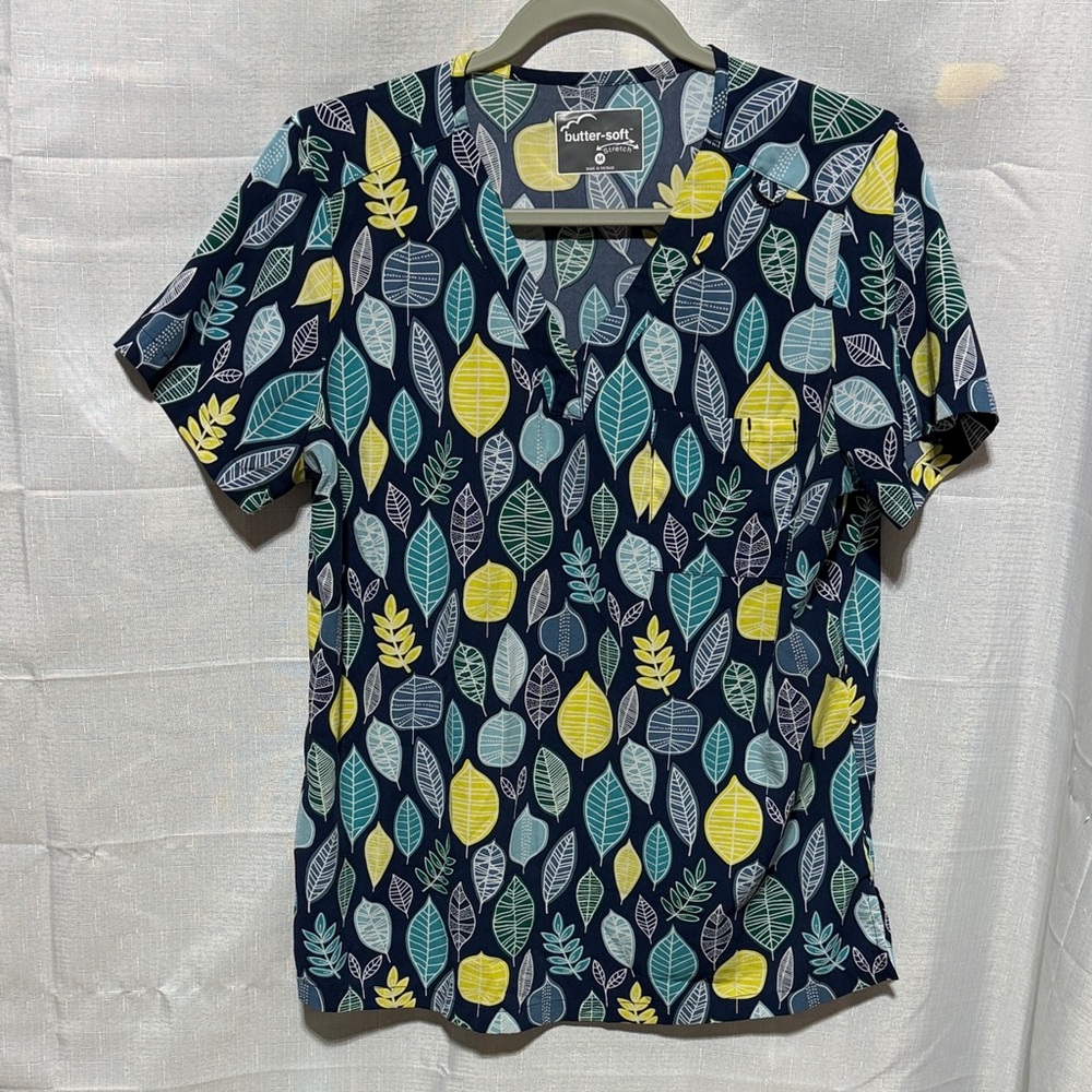 Butter Soft Stretch Swedish Leaves Women's 1-Pocket Scrub Top